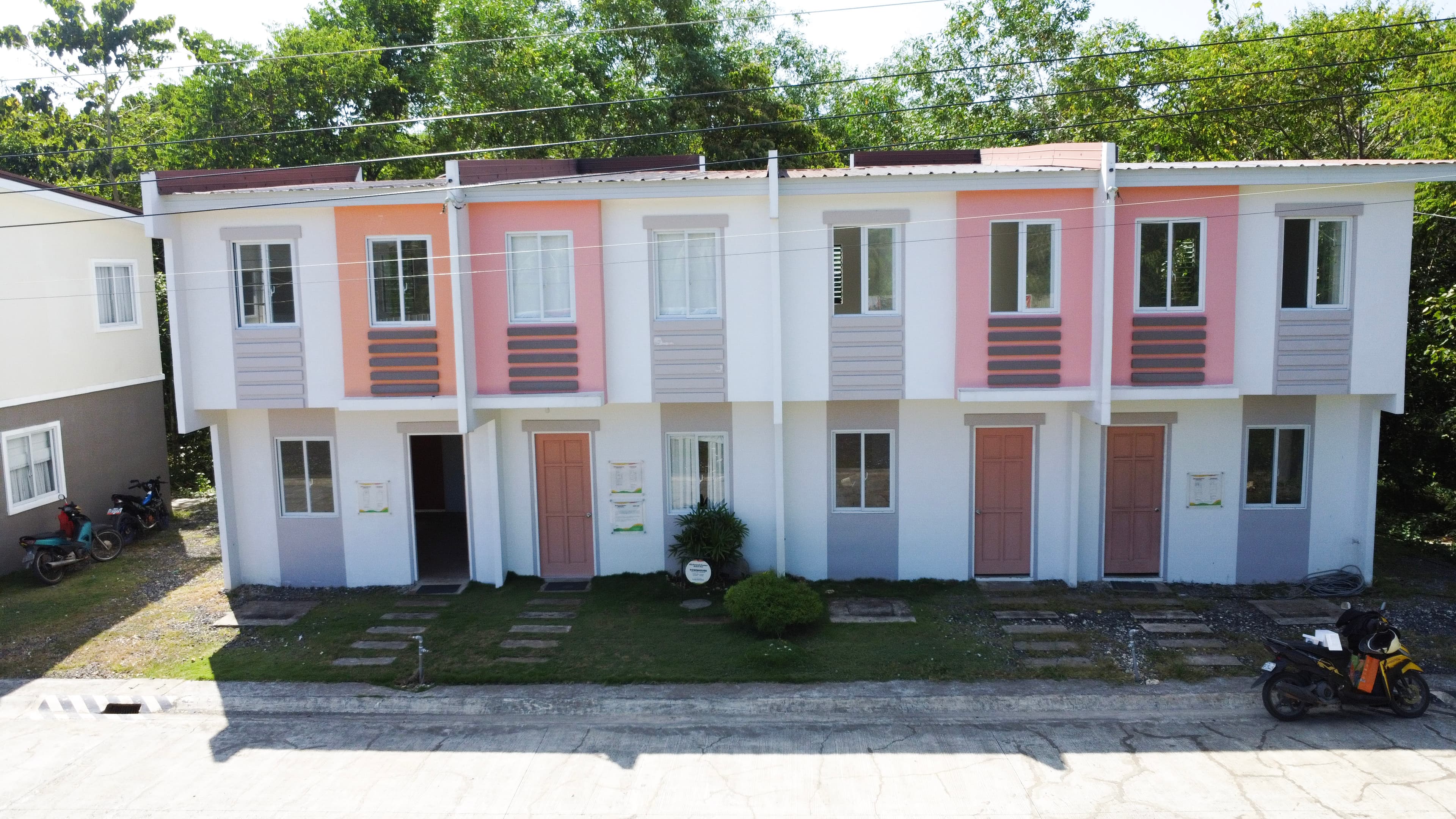 For Assume Townhouse Unit at Richwood Homes Bohol Dos - image 1